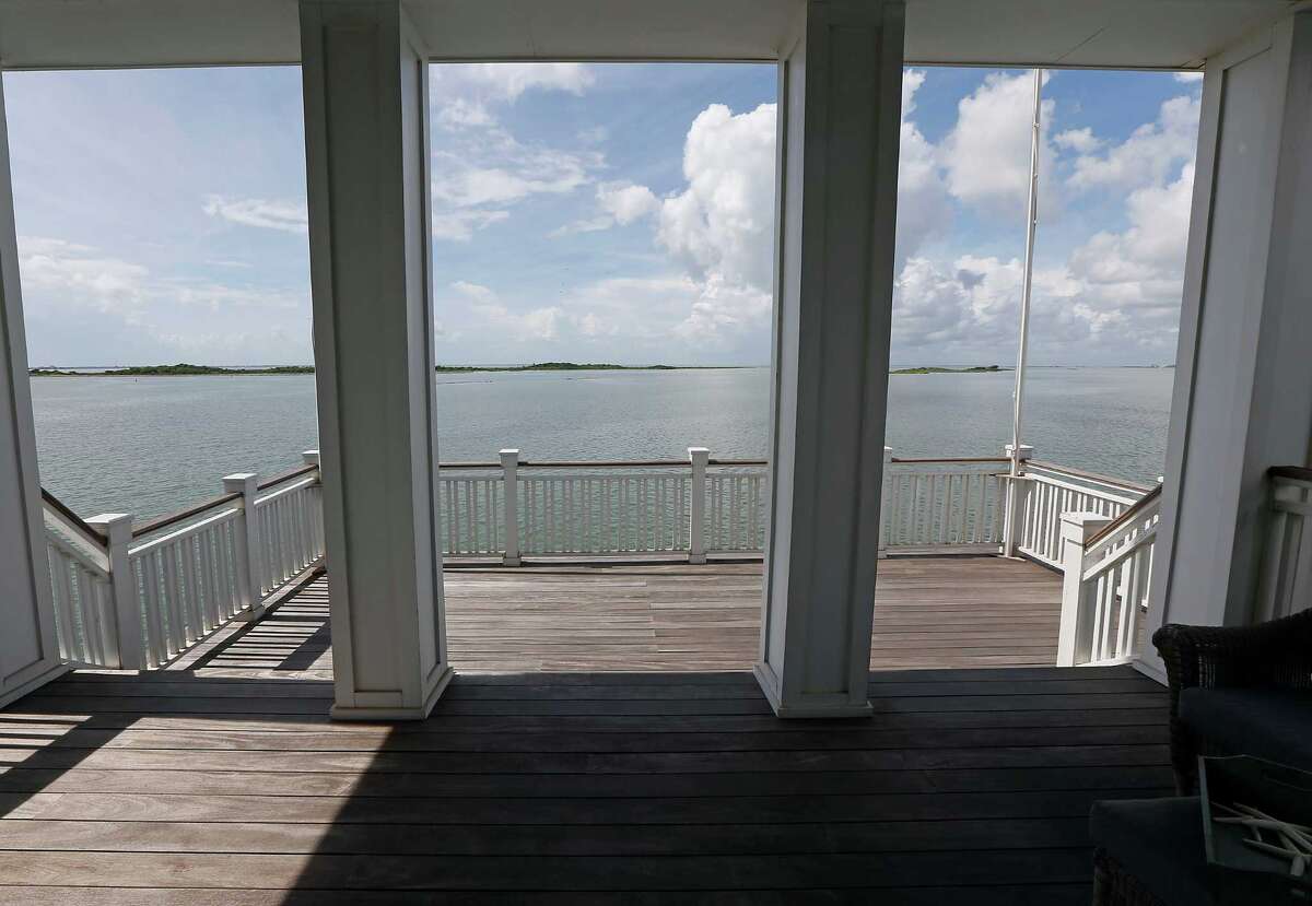 Stellar sunset inspired Houston couple to build a Tiki Island dream home