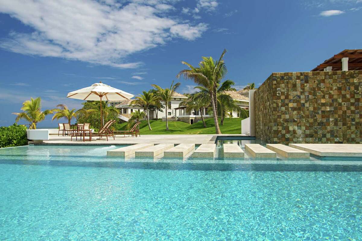Houston-owned Las Verandas Hotel and Villas in Roatán, Honduras, has two pristine and uncrowded infinity pools.