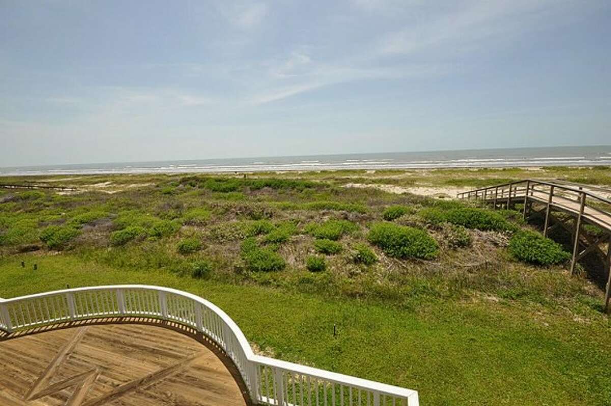 Country superstar selling Galveston beach house