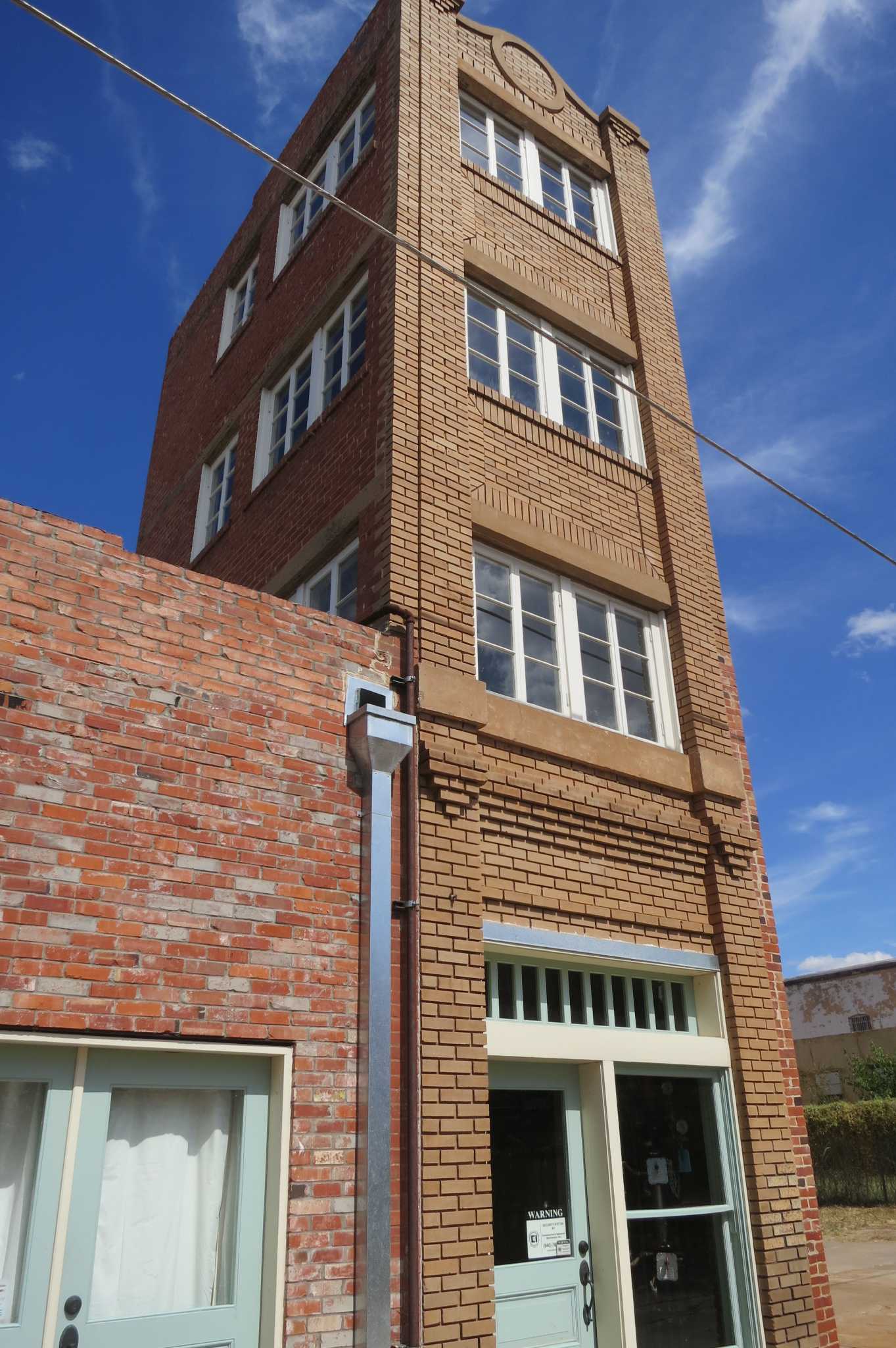 A tall story in Wichita Falls built the "world's littlest skyscraper"