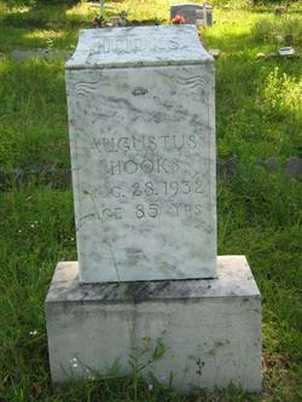 Fleetoffoot Gus hooked Hardin townfolk