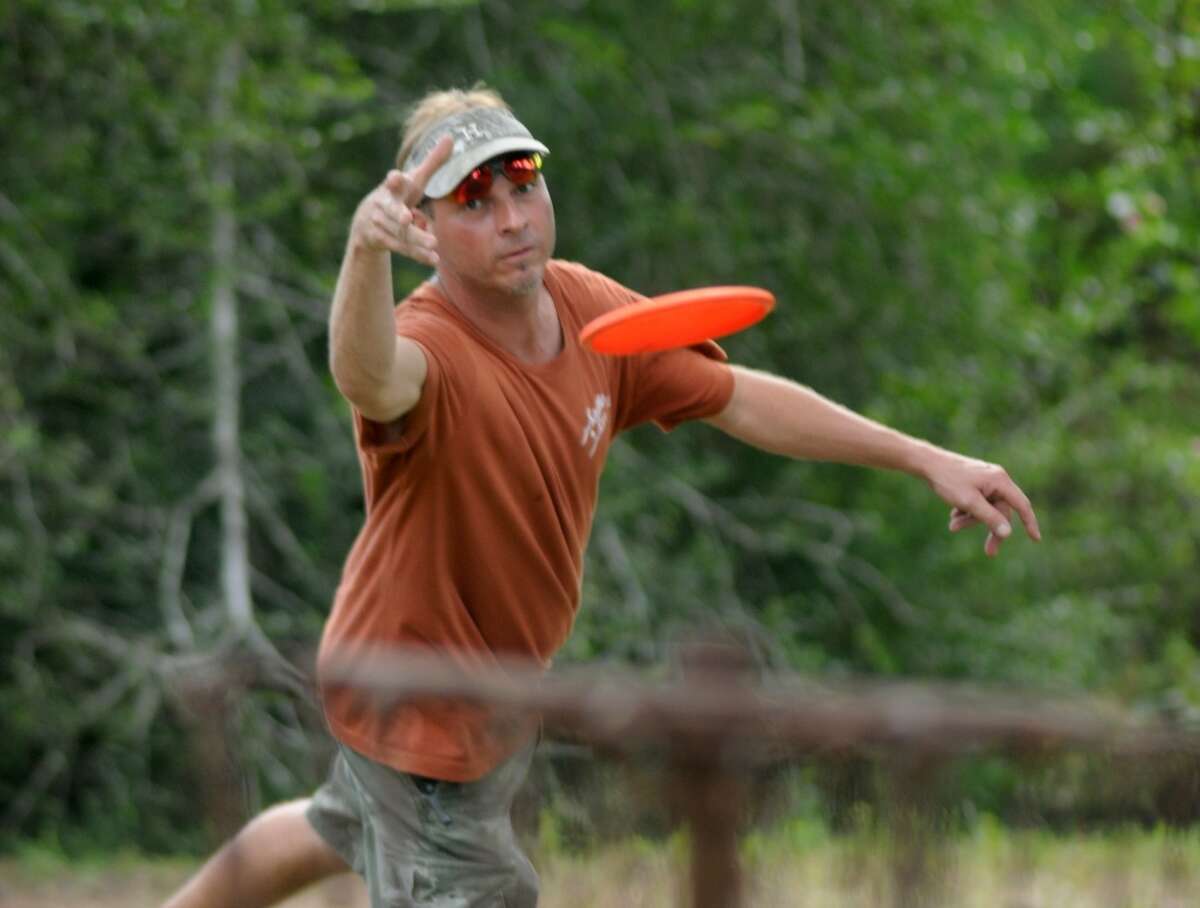 Frisbee golf inventor's dying wish / He wants his ashes molded into