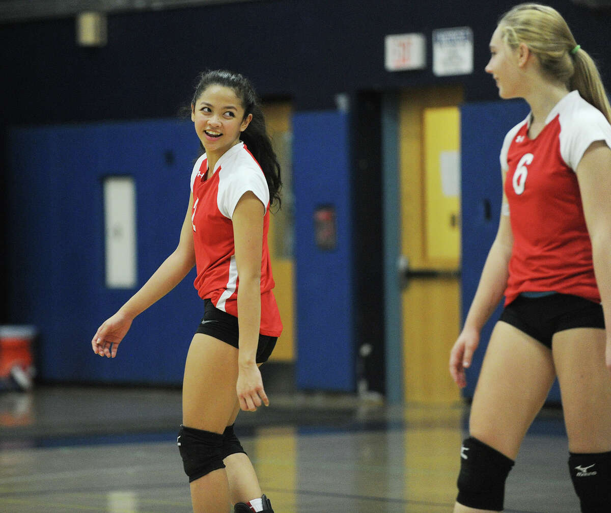 Staples girls volleyball falls to Greenwich