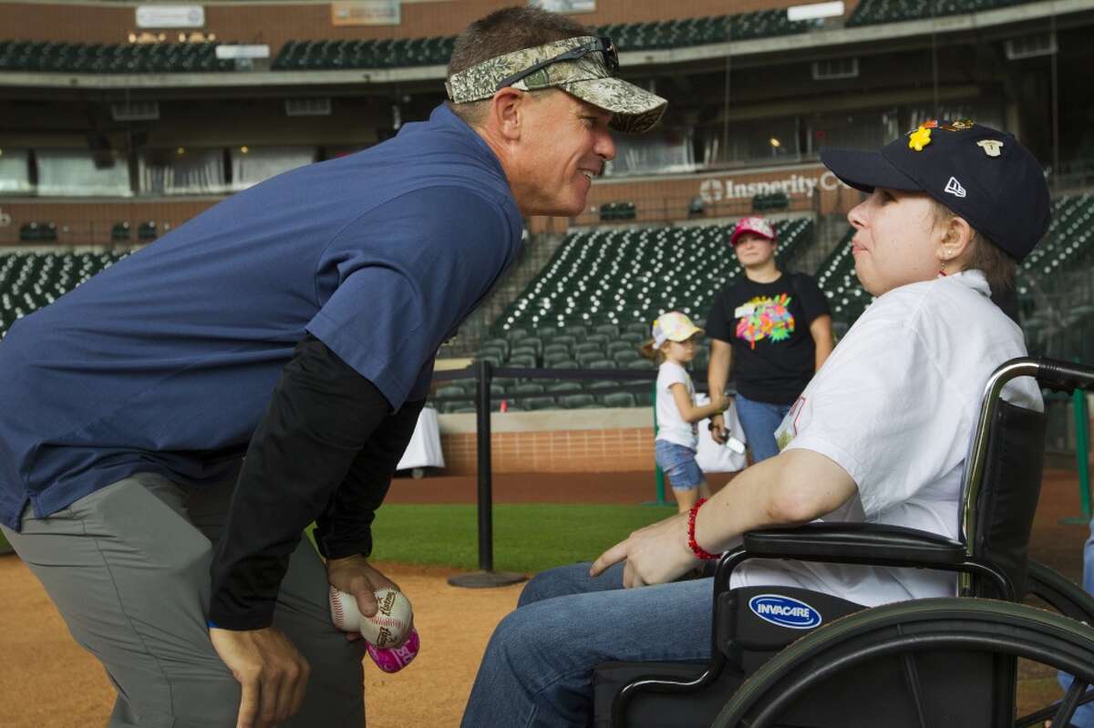 Sunshine Kids get special day inside Minute Maid Park with Craig Biggio