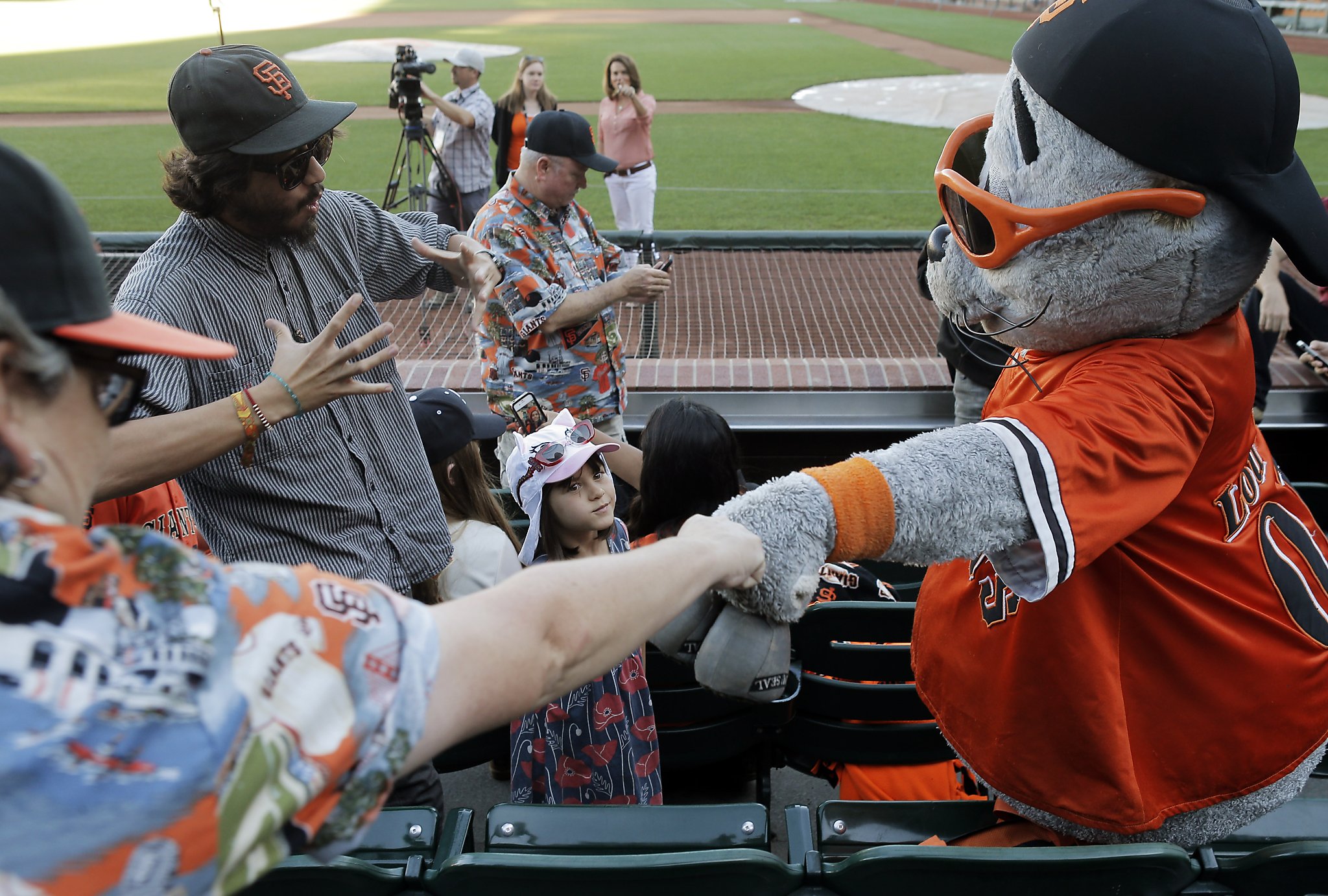 Giants' Lou Seal mascot makes it 13 straight years - Deseret News