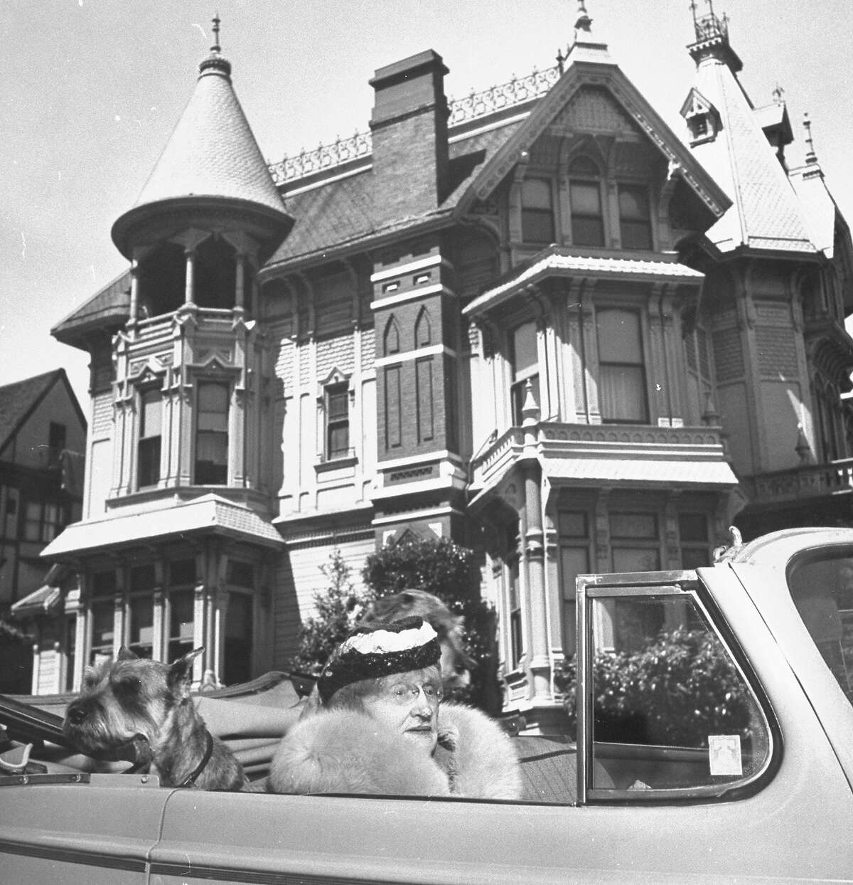 Gertrude Atherton's apartment. Gertrude Atherton and her dog sitting in an automobile outside her home. (Photo by Nat Farbman/The LIFE Picture Collection/Getty Images)