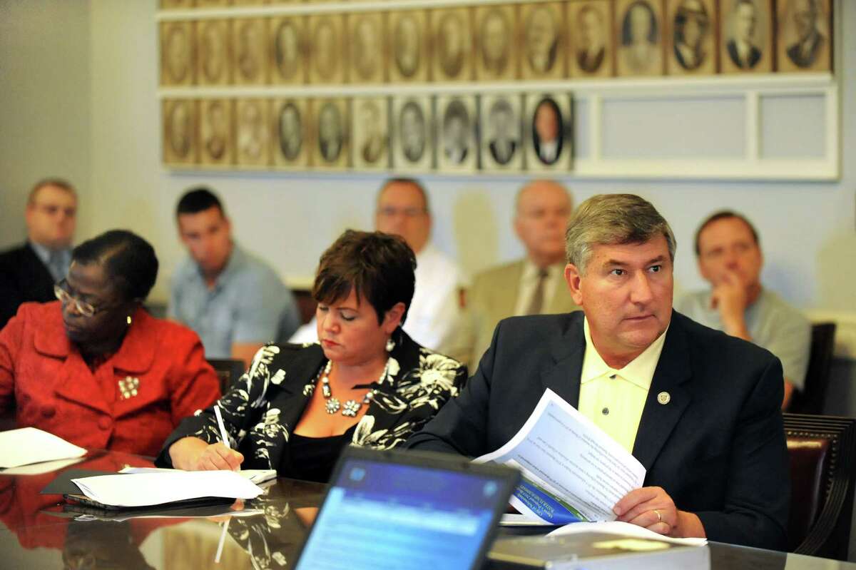 Mayor's plan would hike taxes 3