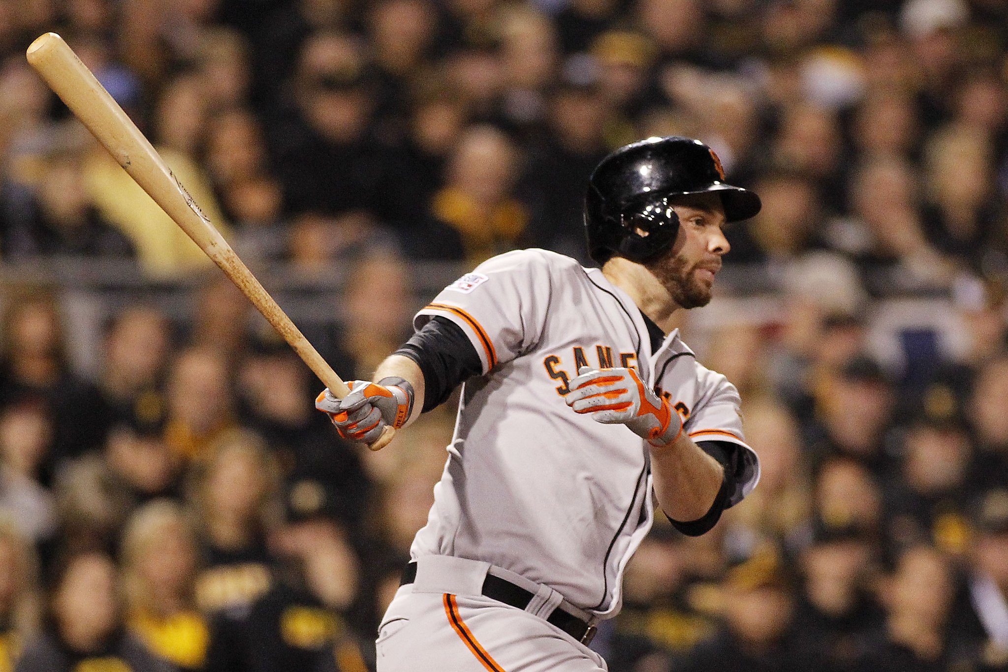 Bumgarner gem, Crawford slam lift Giants past Pirates