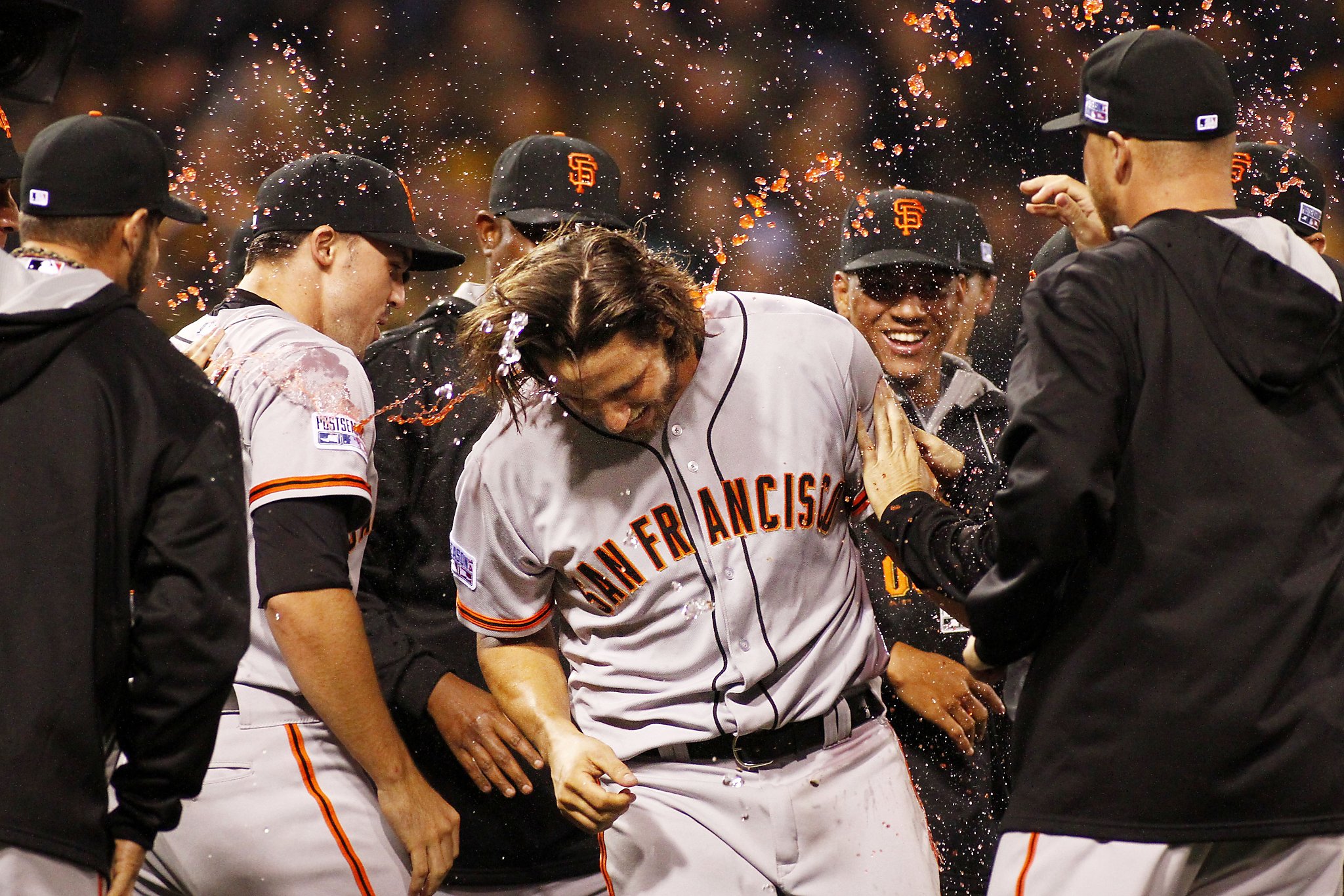 Crawford's slam sets tone as Giants top Pirates 8-0
