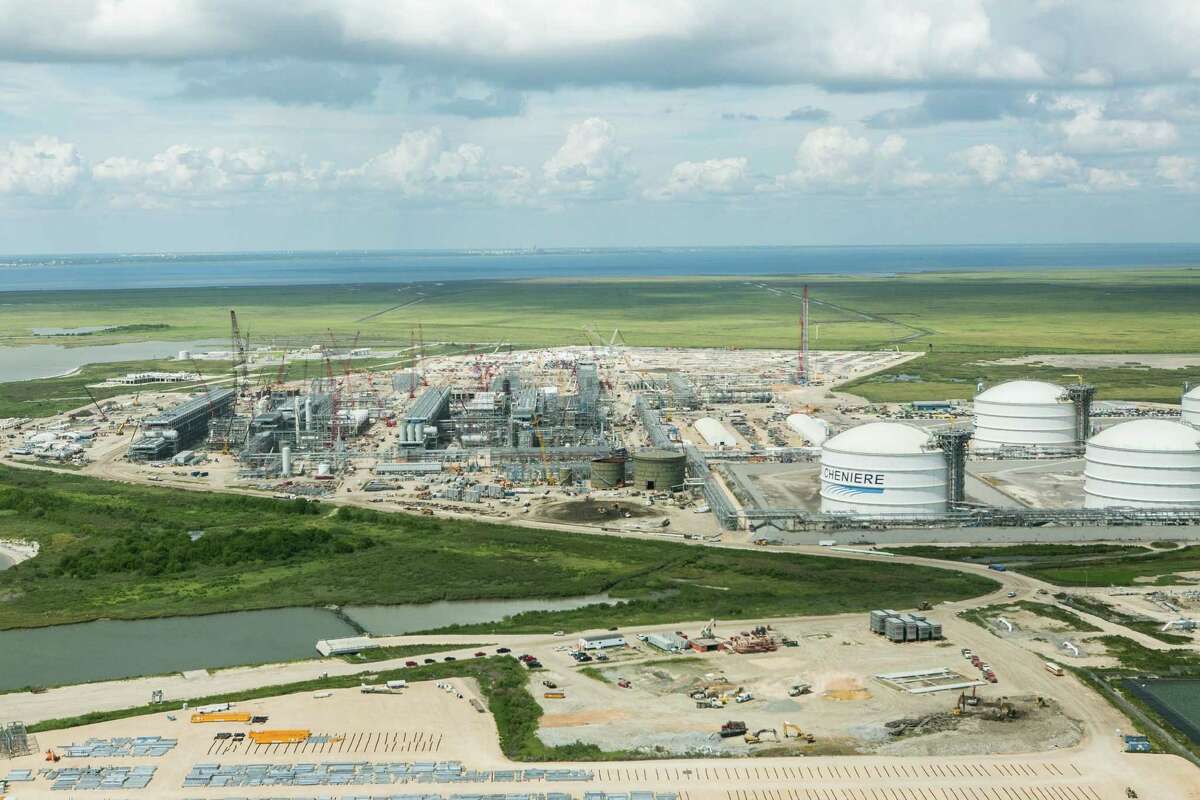 Cheniere Energy’s Sabine Pass liquefied natural gas export terminal is nearing completion in Cameron Parish, Louisiana, but falling oil prices are clouding the future of some other proposed export plants.