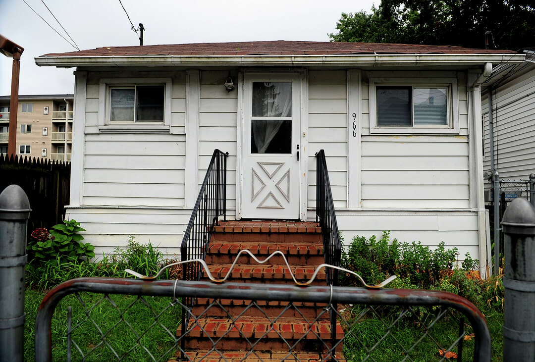 Author recounts story of haunted Bridgeport house