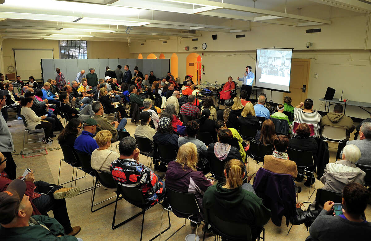 Author recounts story of haunted Bridgeport house