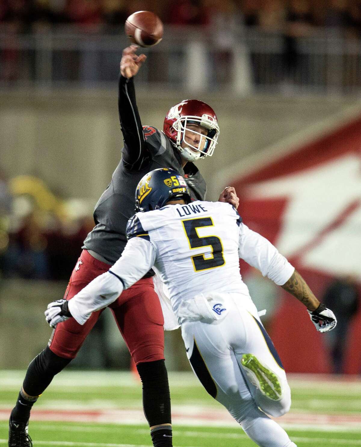 Washington State's Connor Halliday beats the blitz by Cal's Michael Lowe during his big game Saturday.