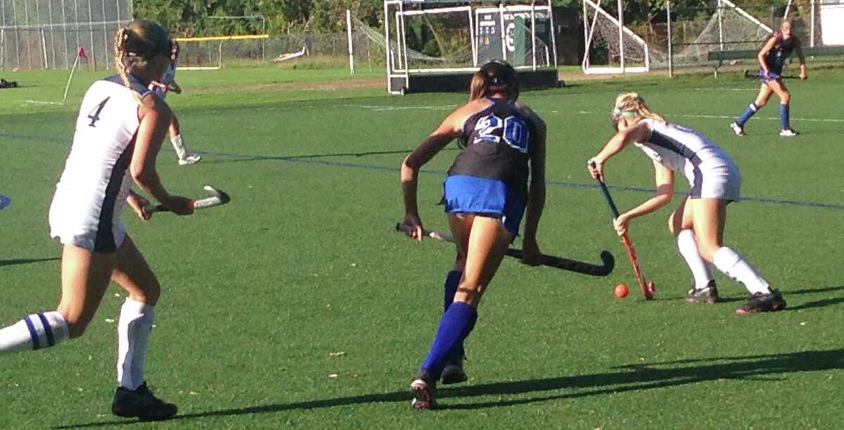 Blue Wave field hockey slams Staples