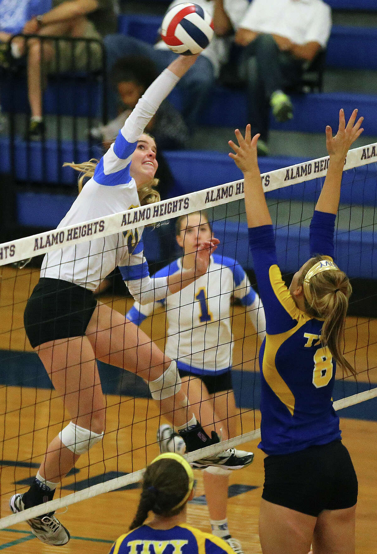 Sports: Alamo Heights volleyball rolls on