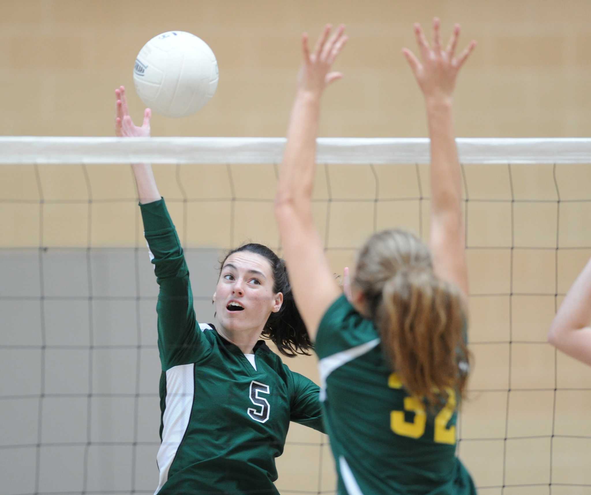 Sacred Heart volleyball team tops Greenwich Academy