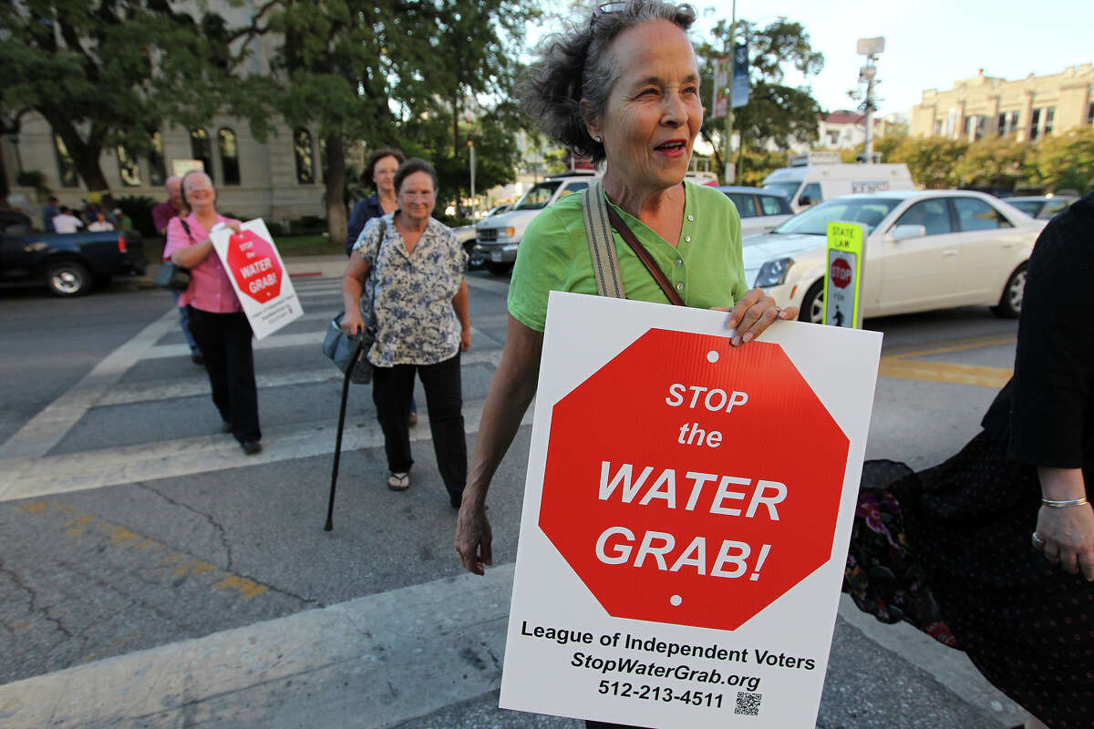 Linda Curtis of Bastrop County, head to speak against the proposed San Antonio Water Systems142-mile water pipeline during a San Antonio City Council hearing, Wednesday, Oct. 8, 2014. The $3.4 billion pipeline would bring water from Burleson County, east of Austin, to San Antonio. It is expected to increase SAWS customers rate by as much as 17 percent.