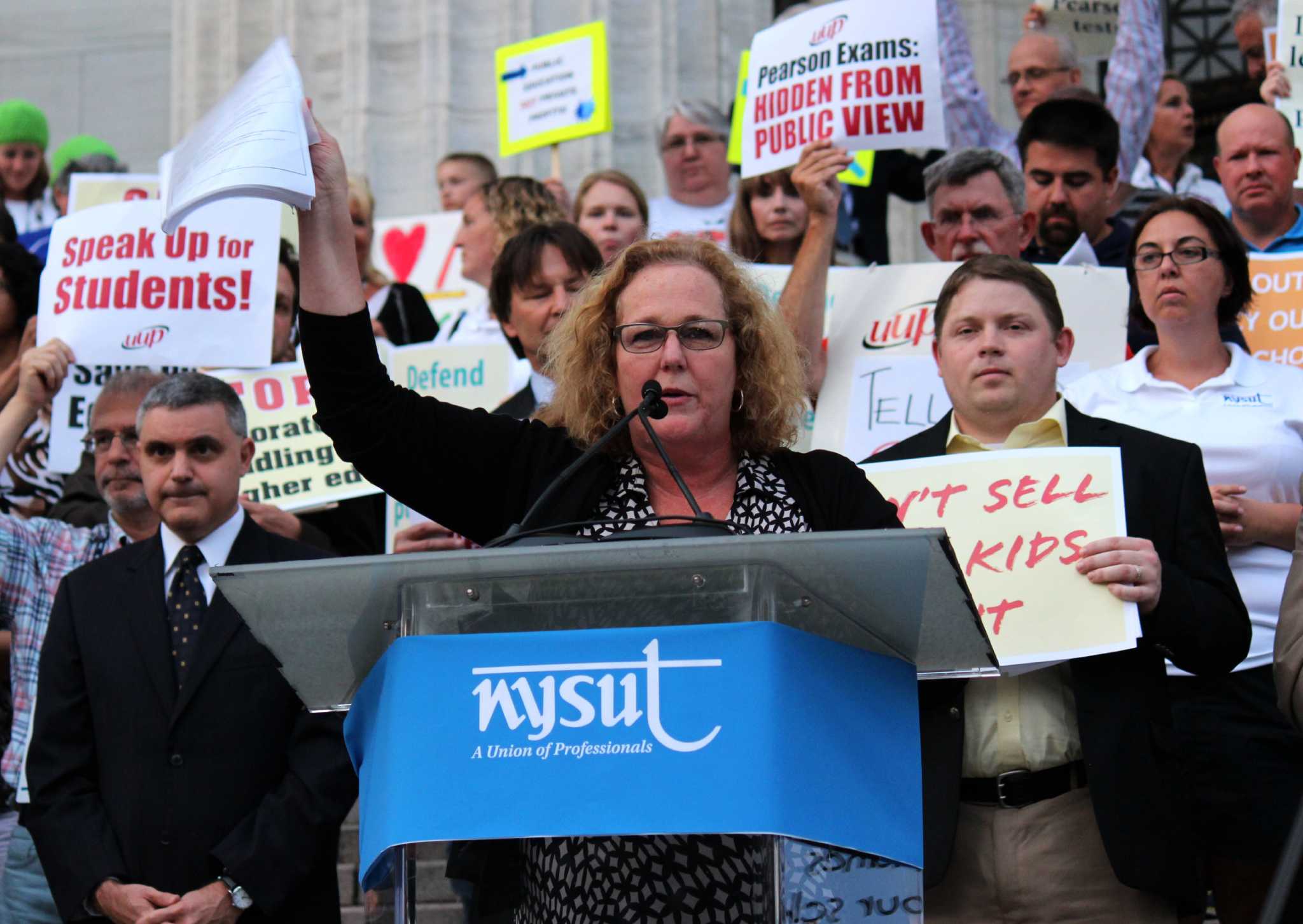 Teachers union sues over confidentiality requirement for test-scorers