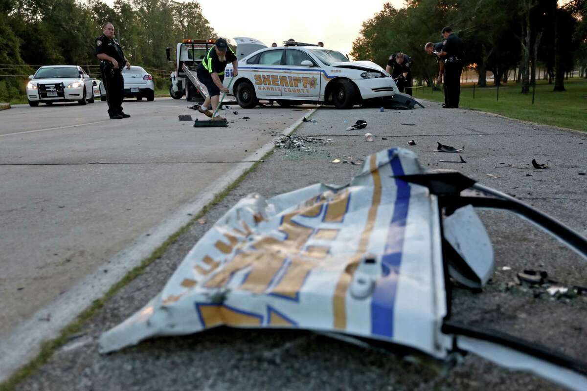 Woman dies, deputy hurt in wrongway crash in west Harris Co.