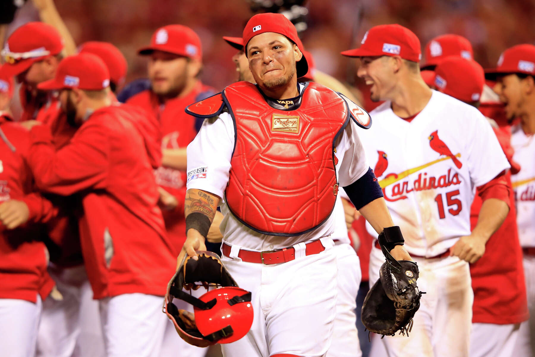 Why Yadier Molina, not Buster Posey, is the best catcher of his