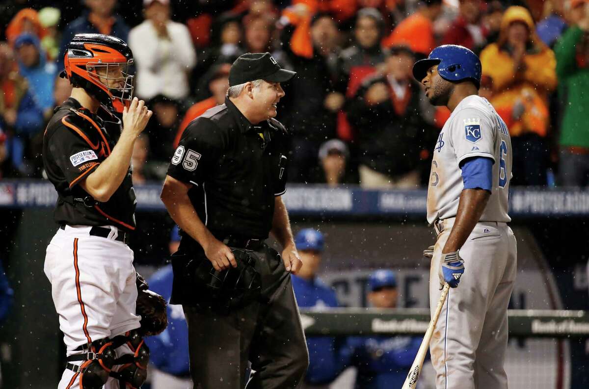 Girl hit by foul ball at Yankees game gets game's attention