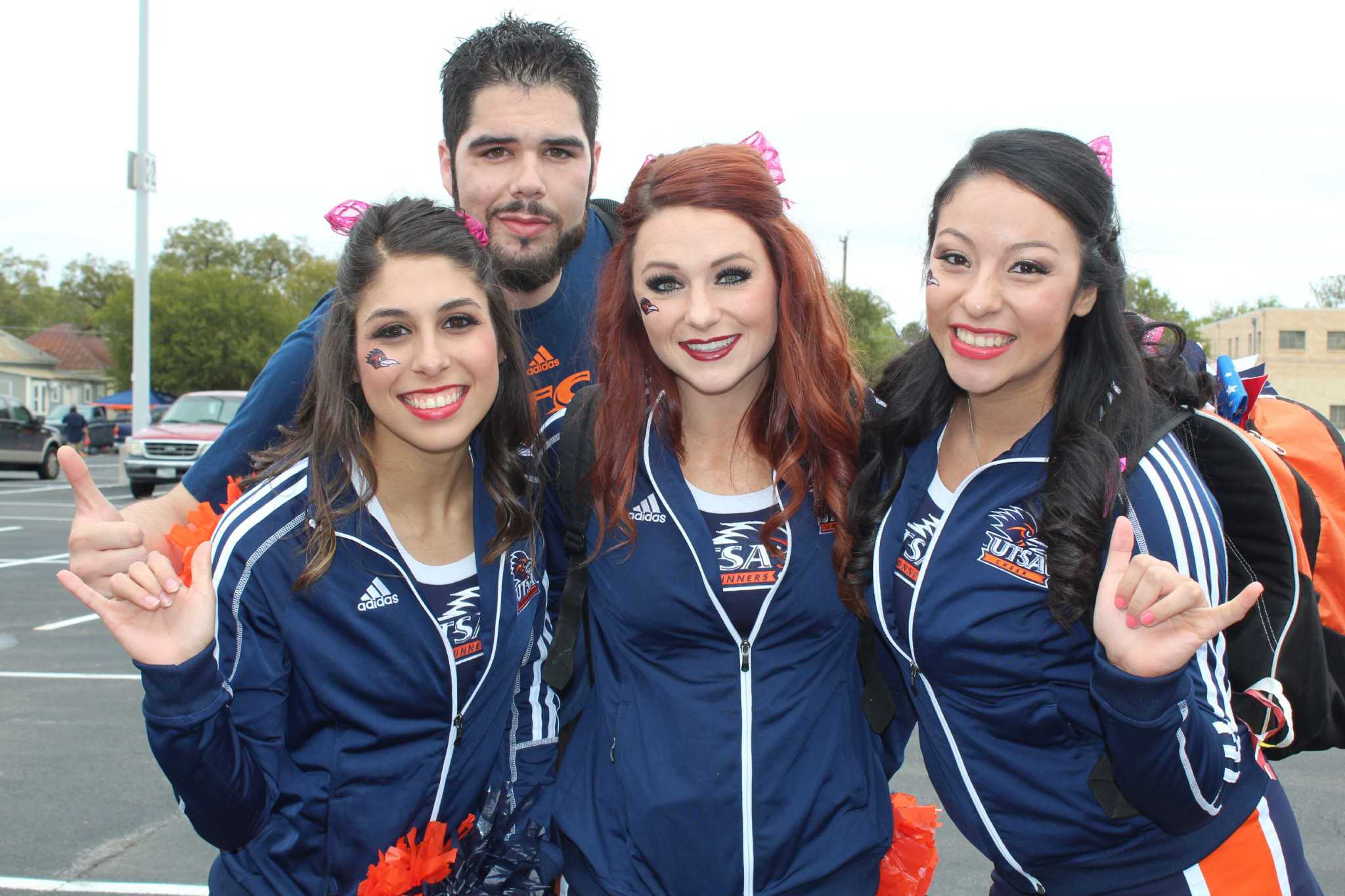 Utsa Fans MySpy: UTSA fans cheer on Roadrunners
