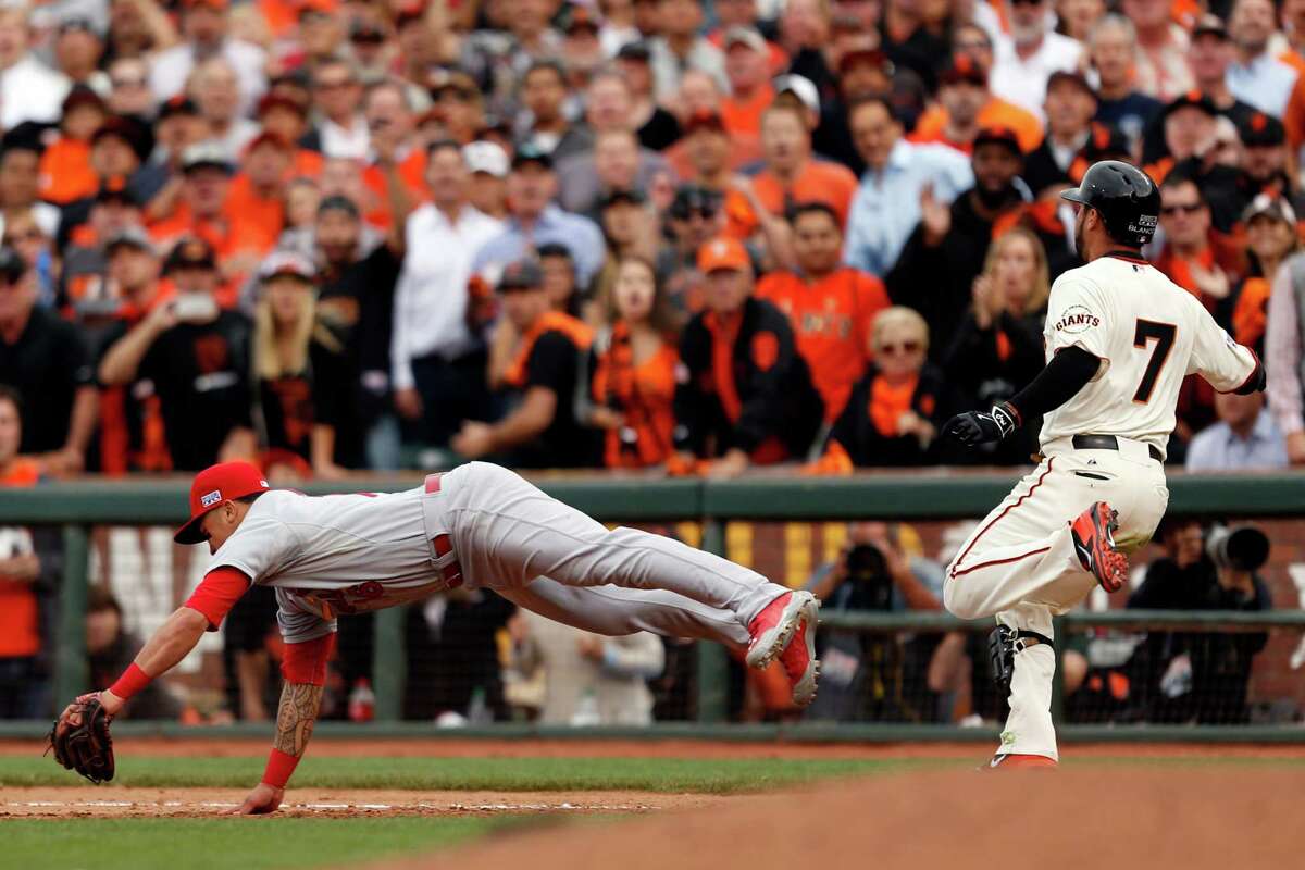 Giants defeat Cardinals 5-4 on 10th-inning throwing error