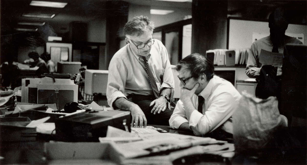 Executive Editor William German talks to Jack Breibart about the next day’s front page in 1986.