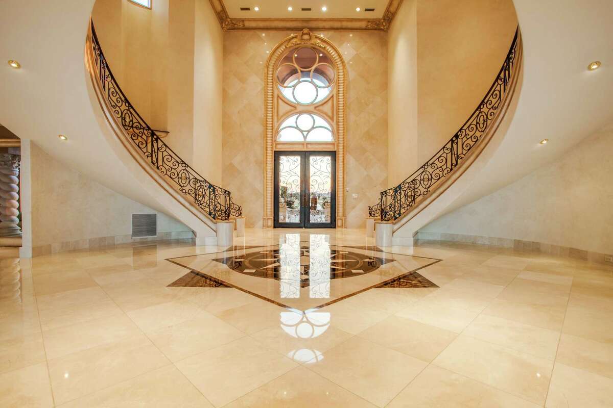 Former Texas mansion of Dallas Cowboys star Deion Sanders sees massive