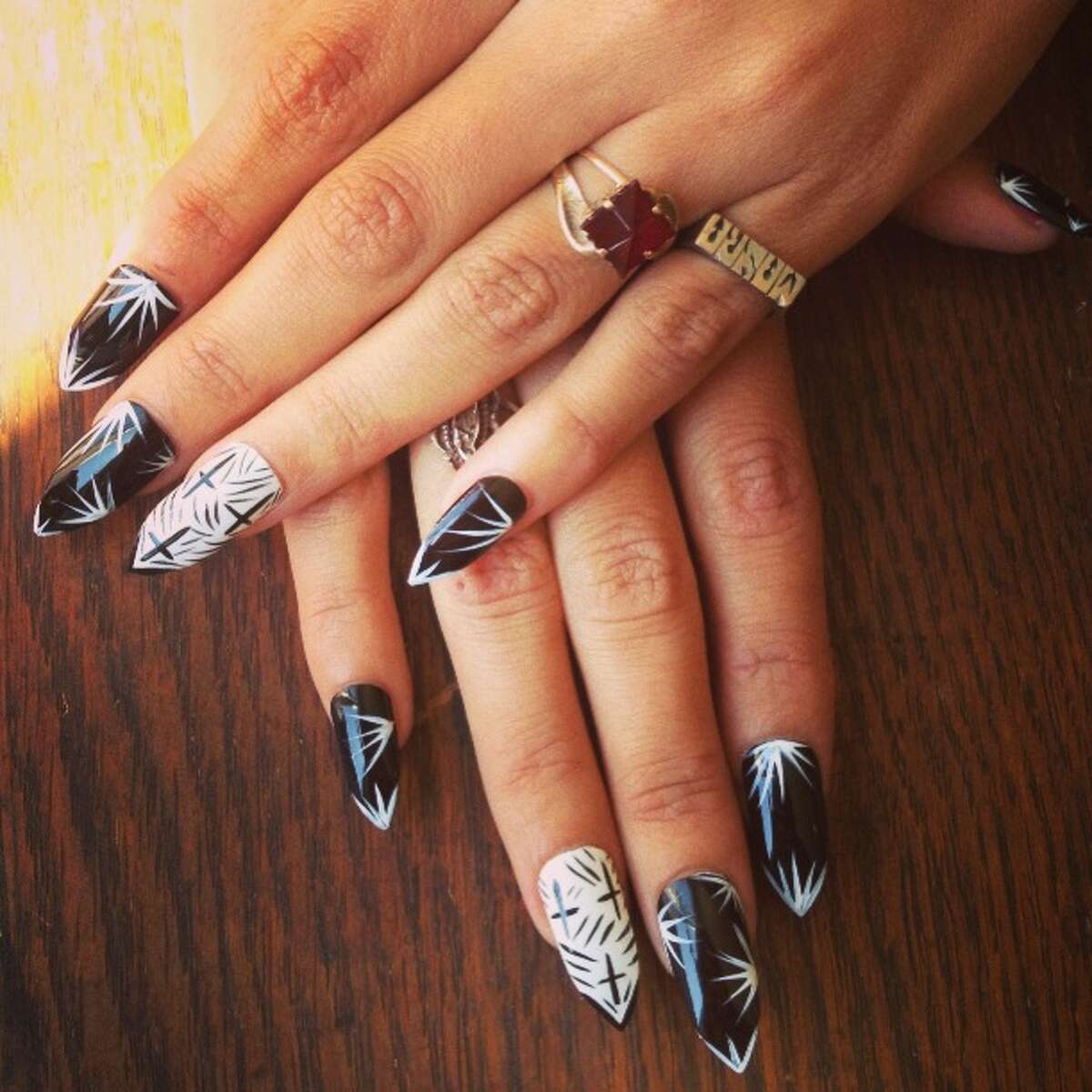 Halloween nails that go for chic not freak