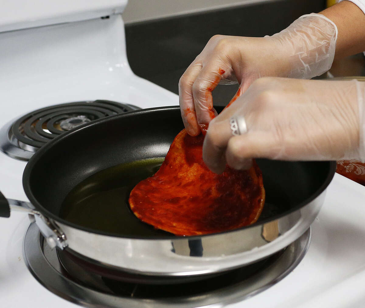 How to Cook How to make Guanajuatostyle red enchiladas