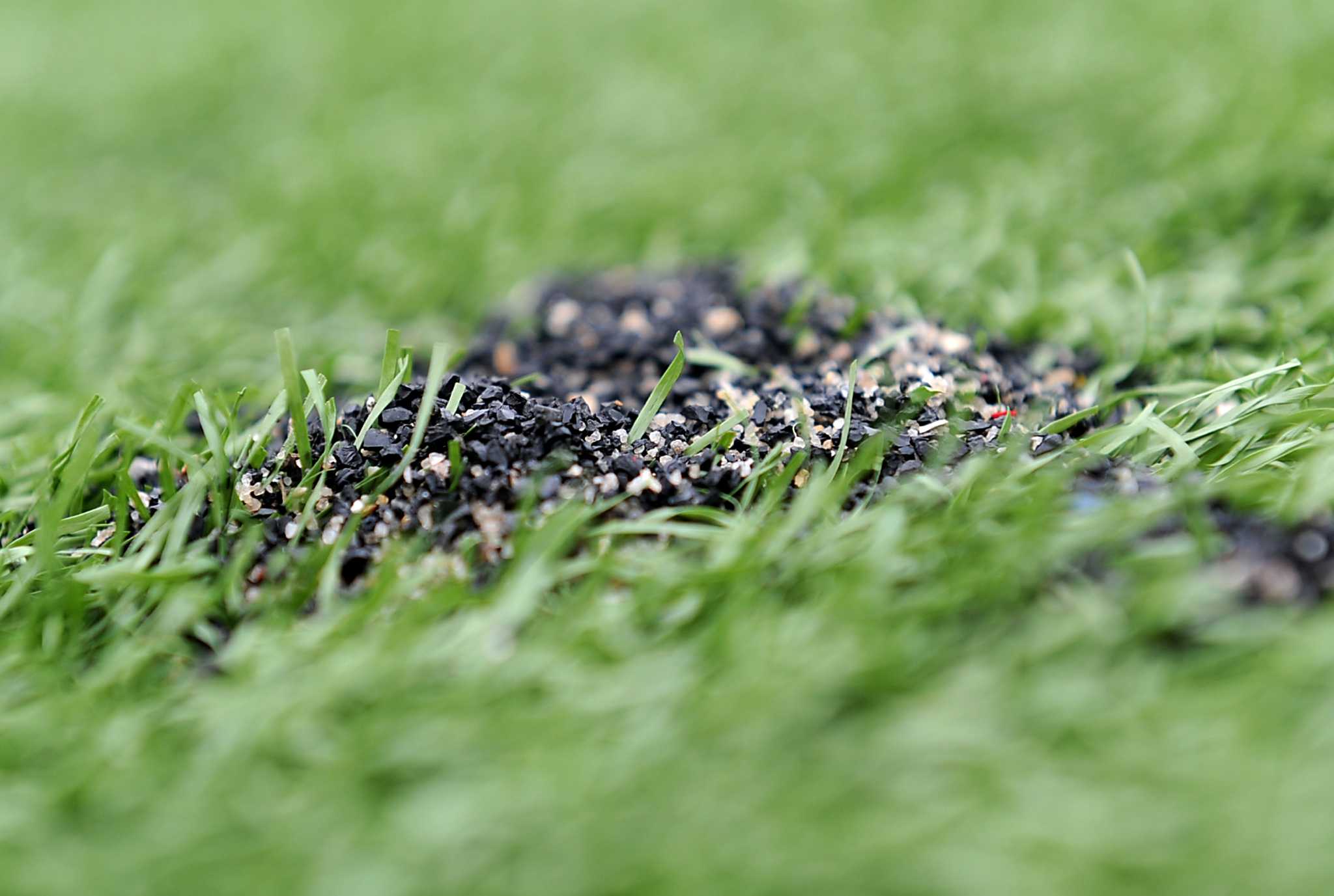Report raises health concerns over turf fields