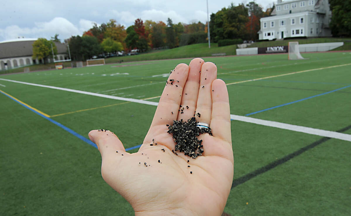 Report raises health concerns over turf fields