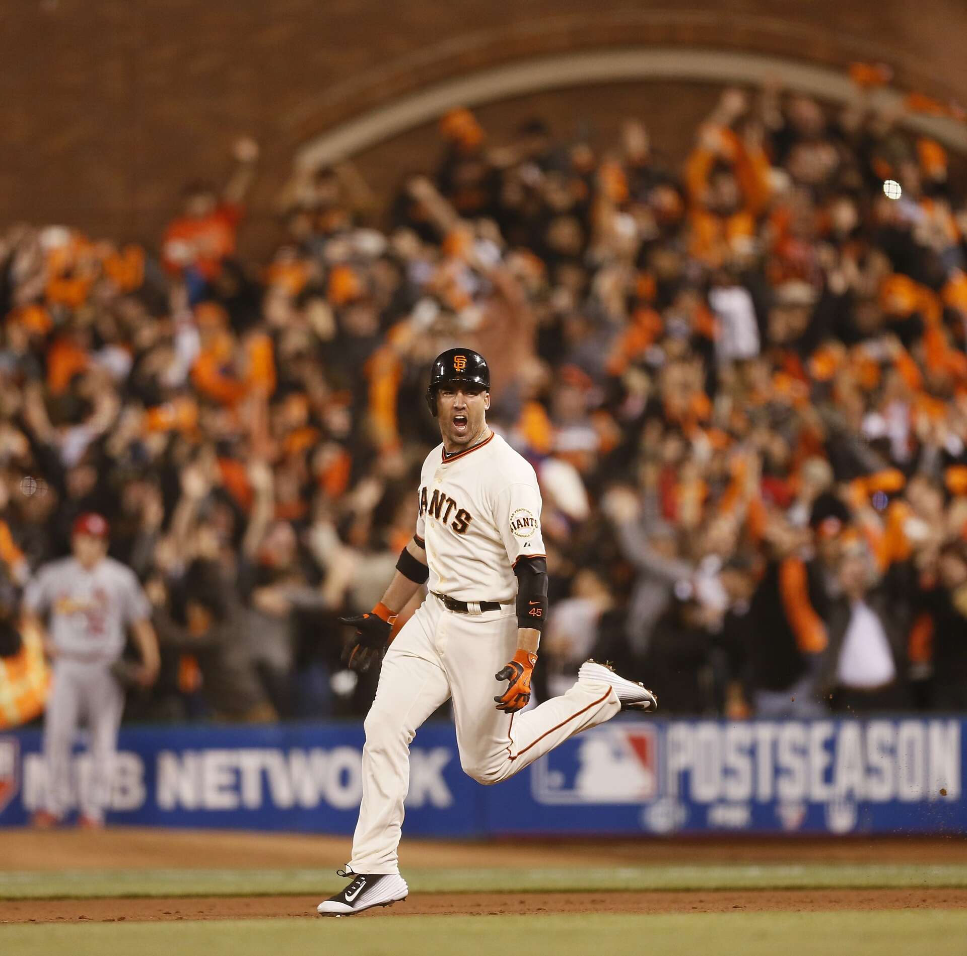 Ishikawa's walk-off homer in 9th sends Giants to World Series