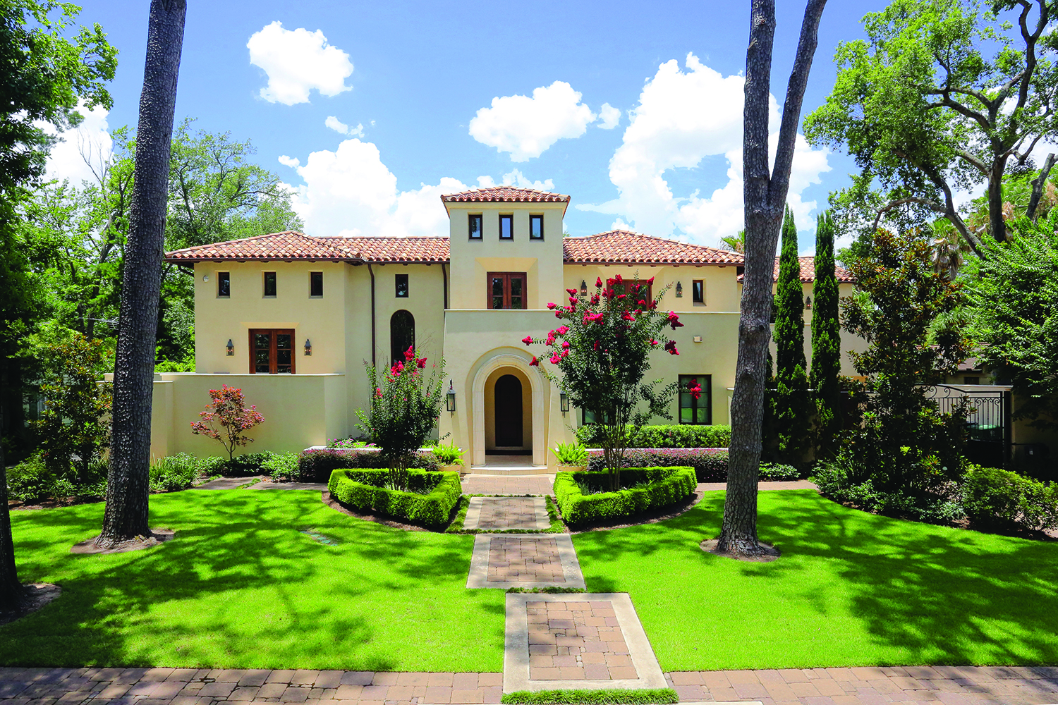 Featured Listing Memorial Parkarea home has indoor/outdoor