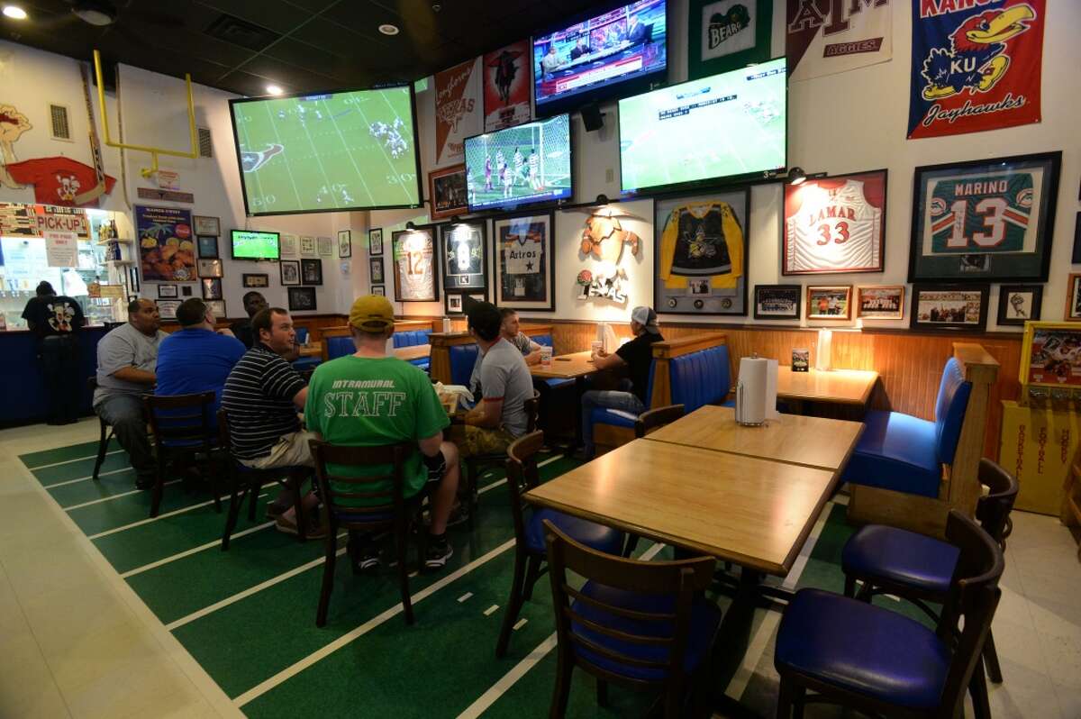 Best Beaumont bars to watch March Madness