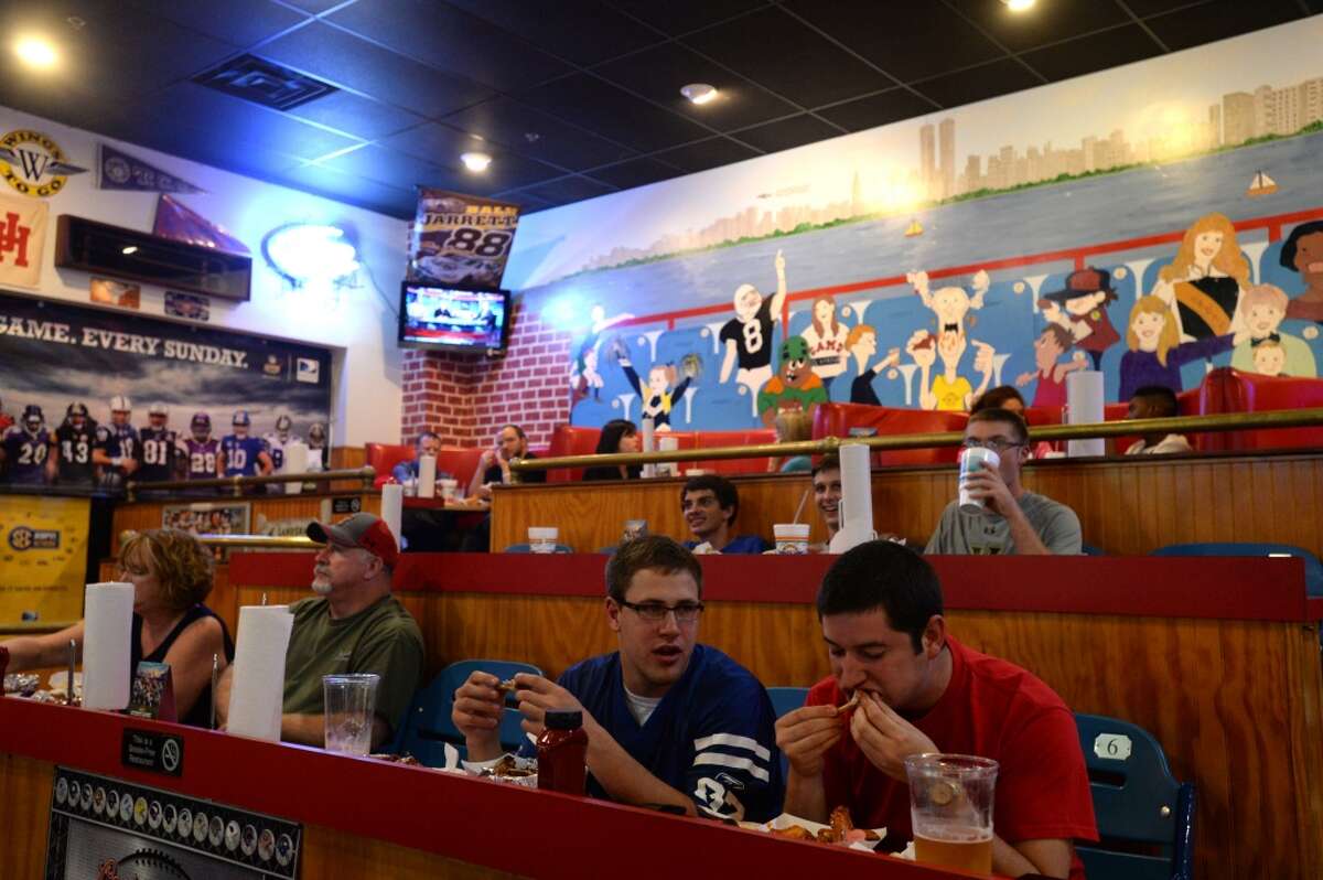 Best Beaumont bars to watch March Madness