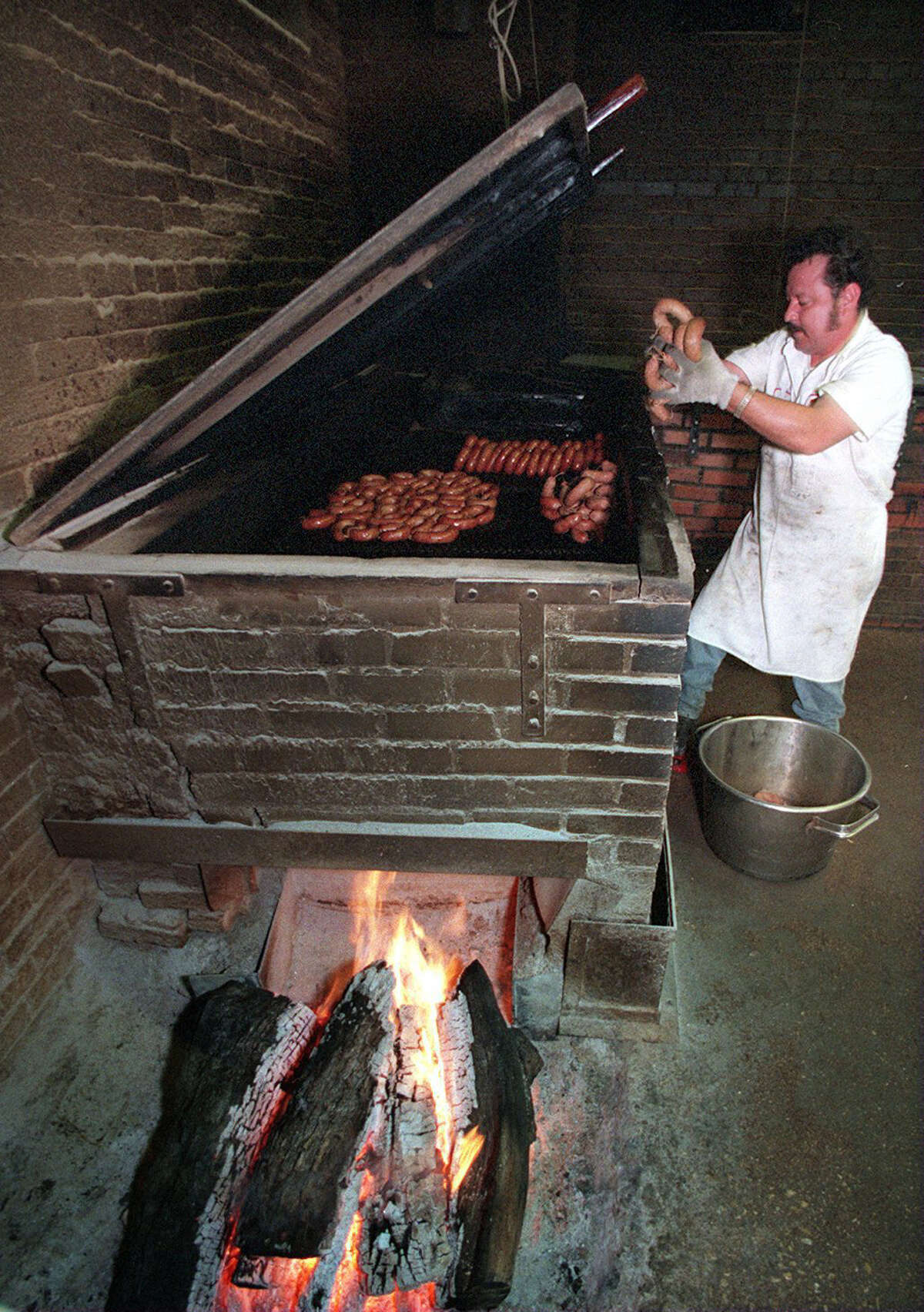 Kreuz Market Located in the barbecue capitol of Texas, Kreuz smokes their barbecue in old-fashioned brick pits, in a style that is traditional to Germans. Kruez Market has been in operation since 1900, but has had several owners. The original market sits in Lockhart, but another sits in Bryan.