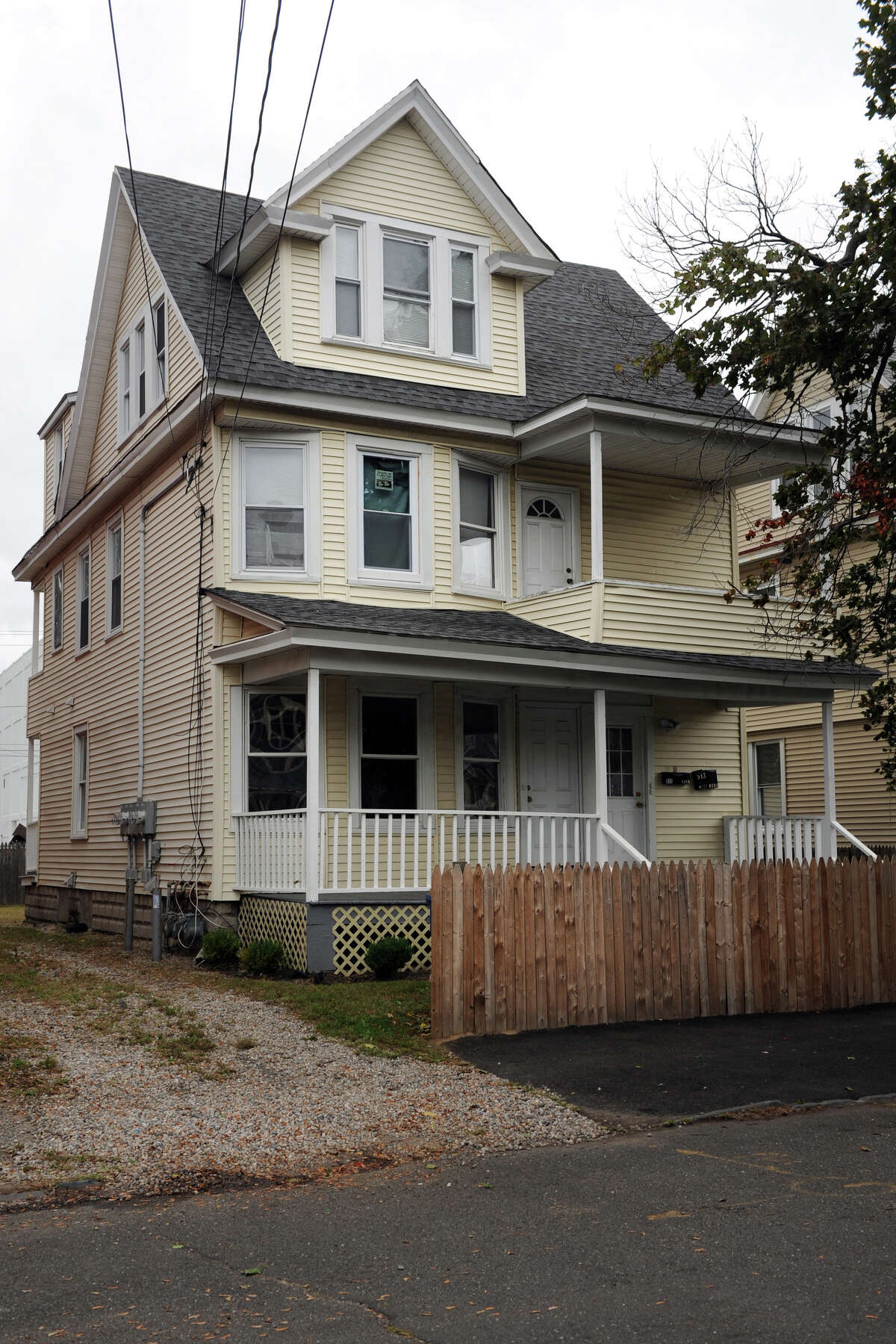 Housing Authority has vacant units, long wait lists