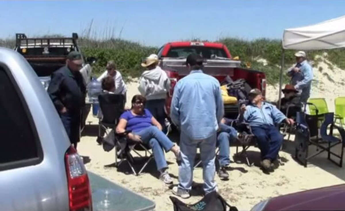 Galveston treasure hunters recover 10 karat gold UH ring