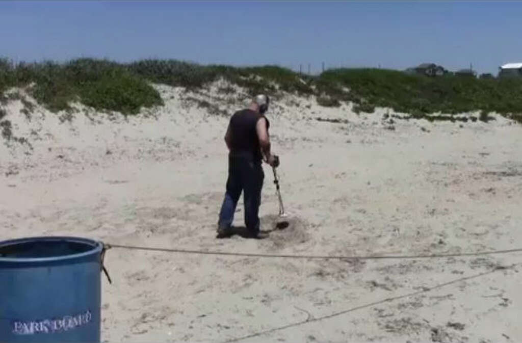 The Treasure Hunters Regularly Gather At The Beach To Look For Goo S Lost In The Sand The Treasure Hunters Regularly Gather At The Beach To Look For Goo S Lost In The Sand