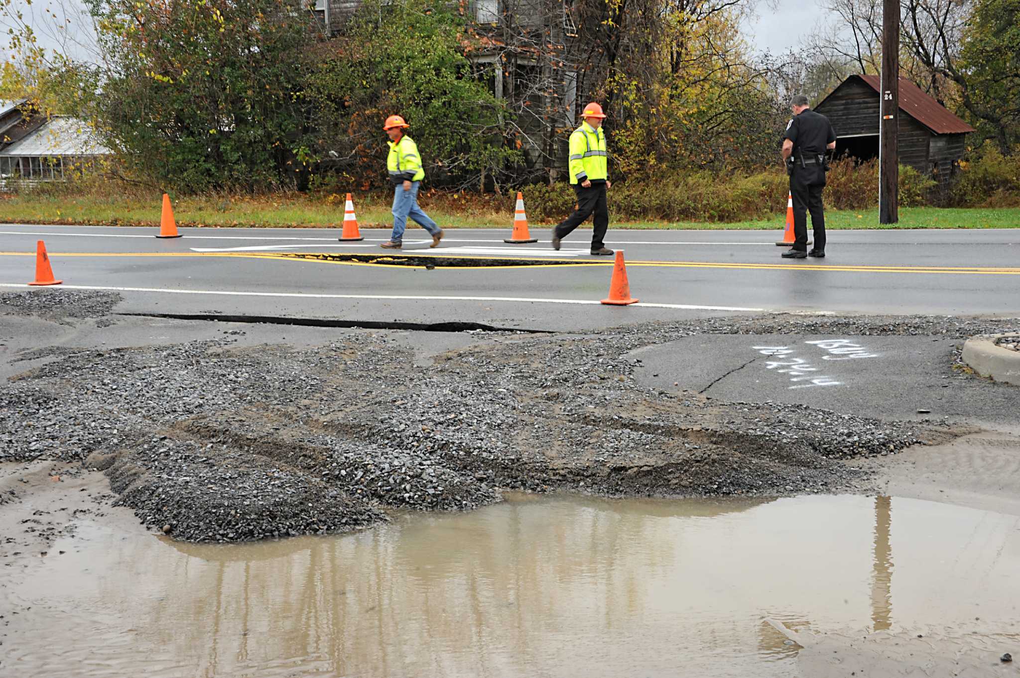 Burst pipe closes Glenville street