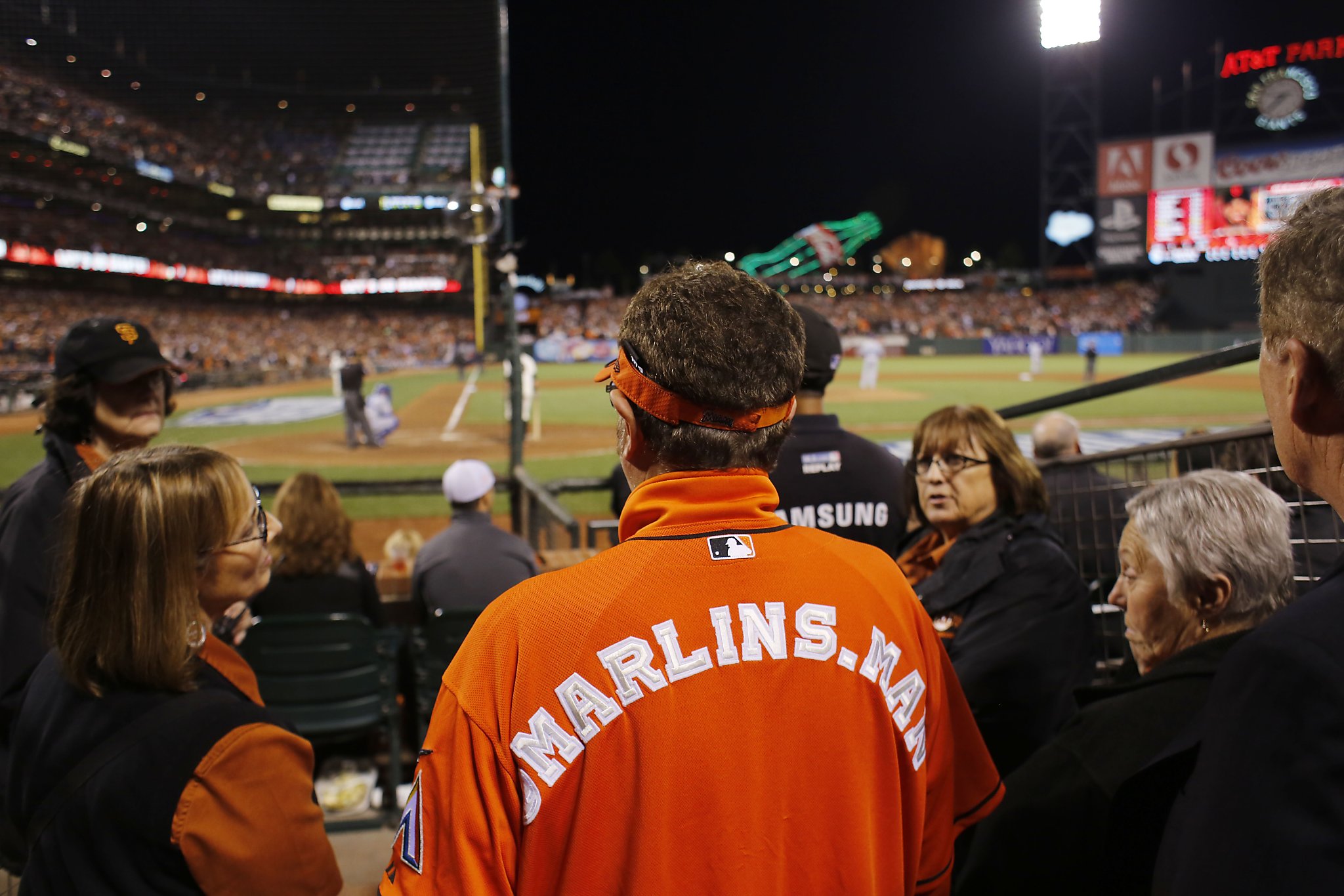 Self-promoting 'Marlins Man' drawing attention at AT&T Park