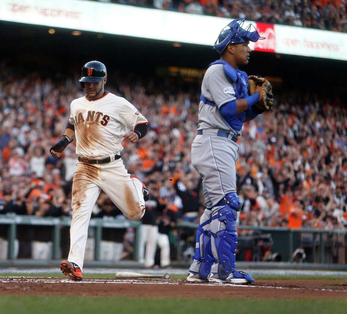 Giants even World Series with Game 4 win over Royals