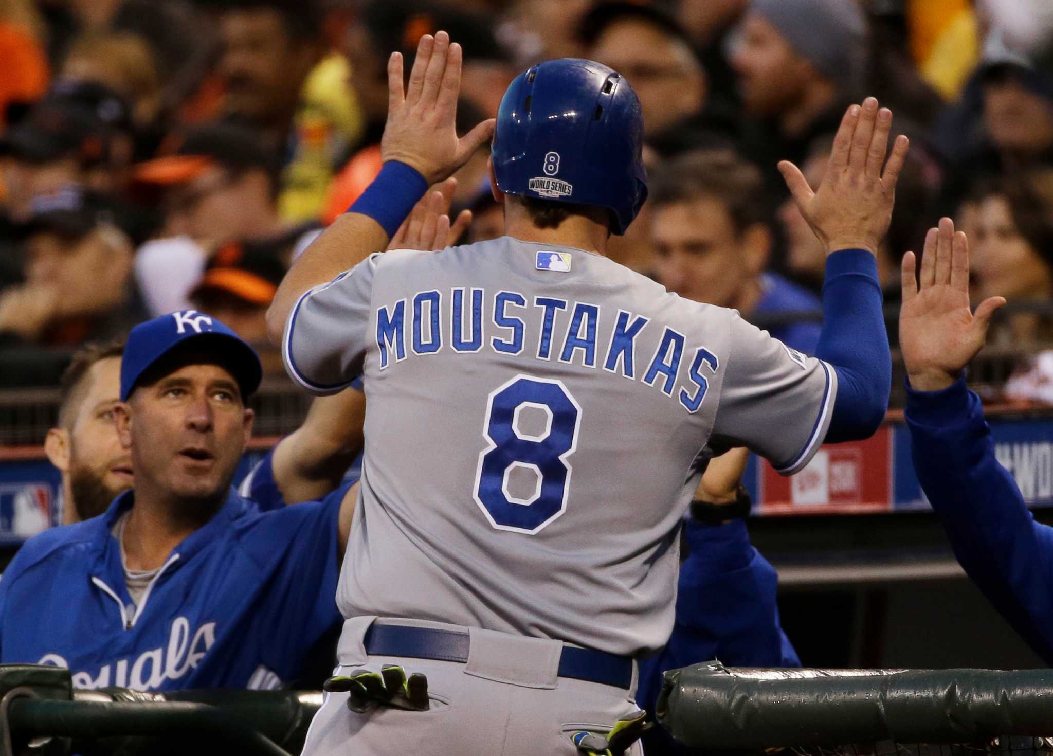 Watch Lorenzo Cain (and his kids) throw ceremonial first pitch to Royals'  Salvador Perez