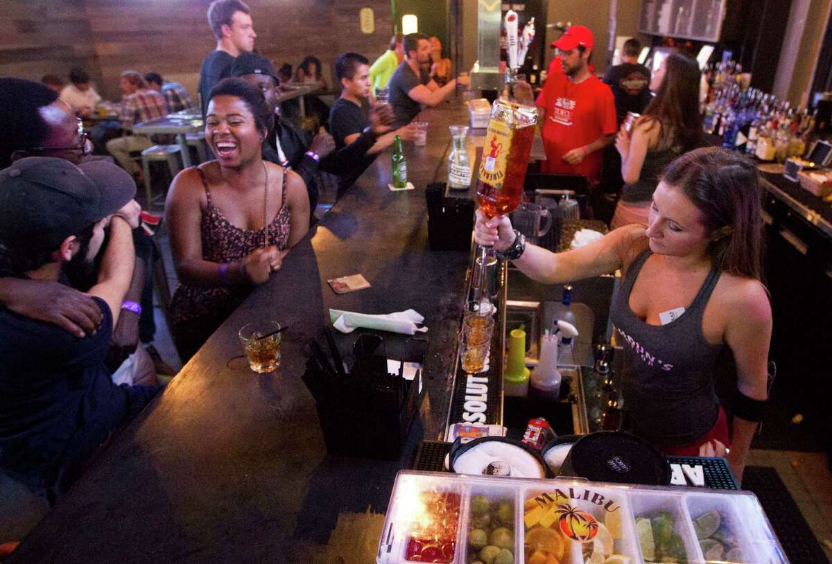 New bars, restaurants give UH campus shot of energy