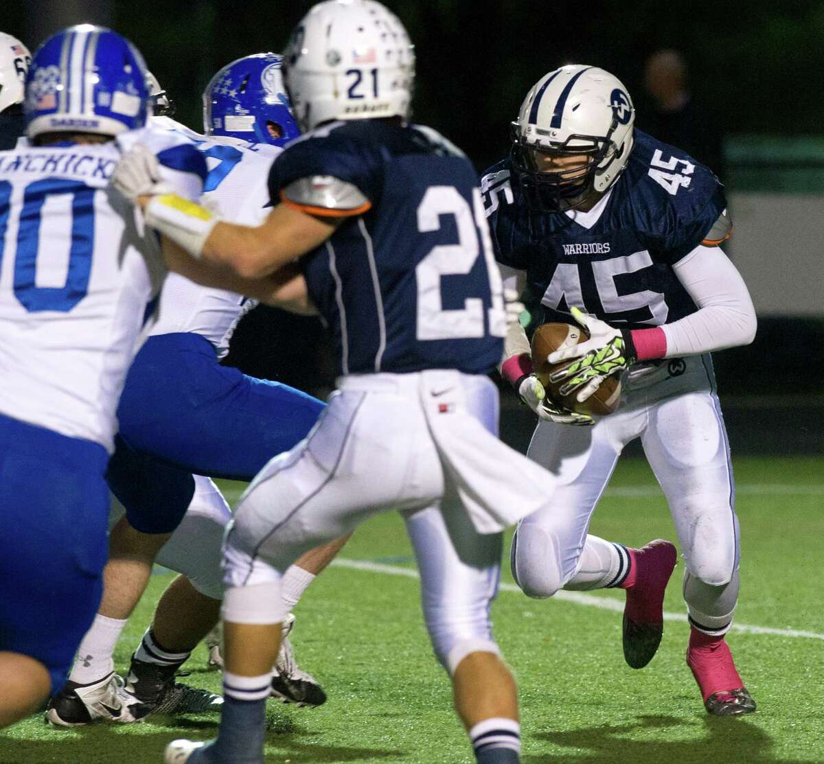 Darien football routs Wilton