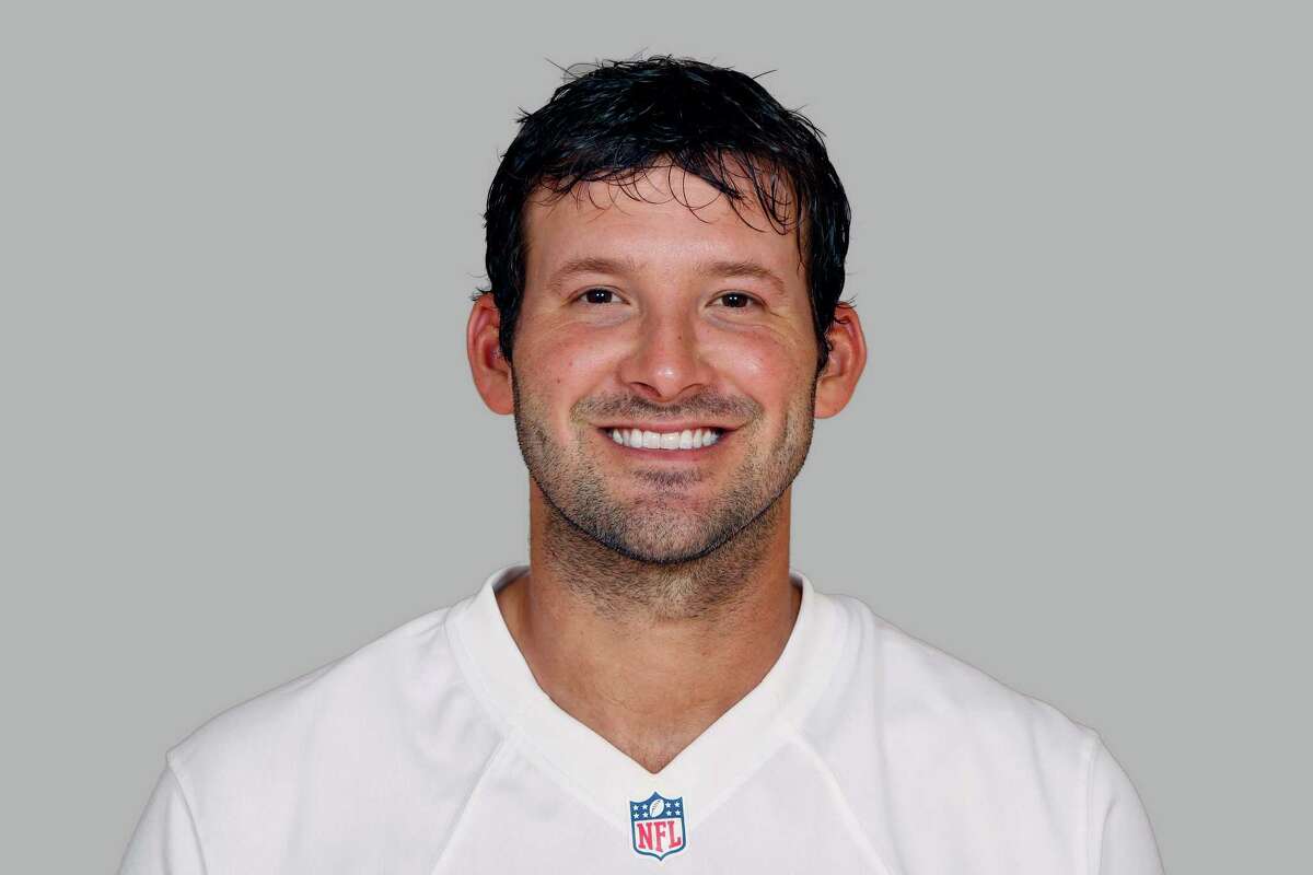 Dallas Cowboys Qb Tony Romo is all smiles during the 2010 NFL Pro