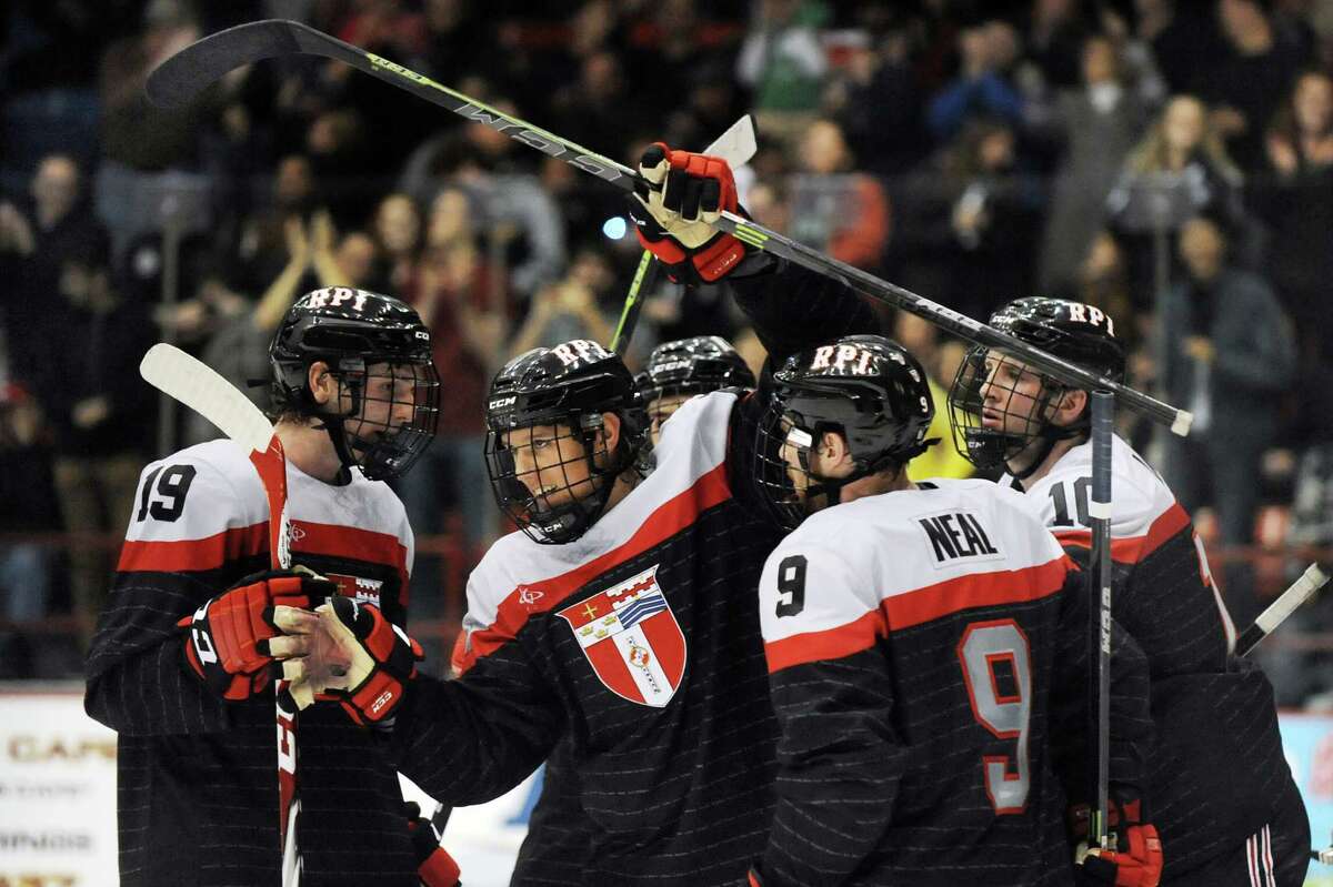RPI hockey clobbers Union, 6-1