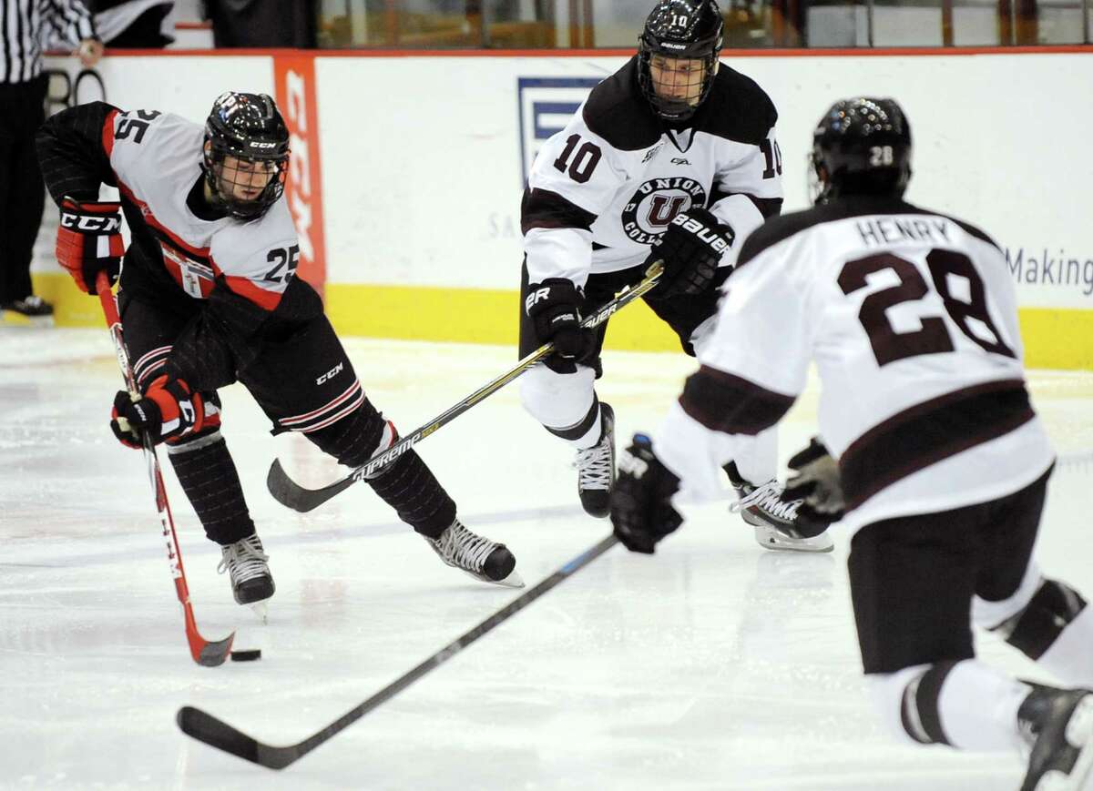 RPI hockey clobbers Union, 6-1